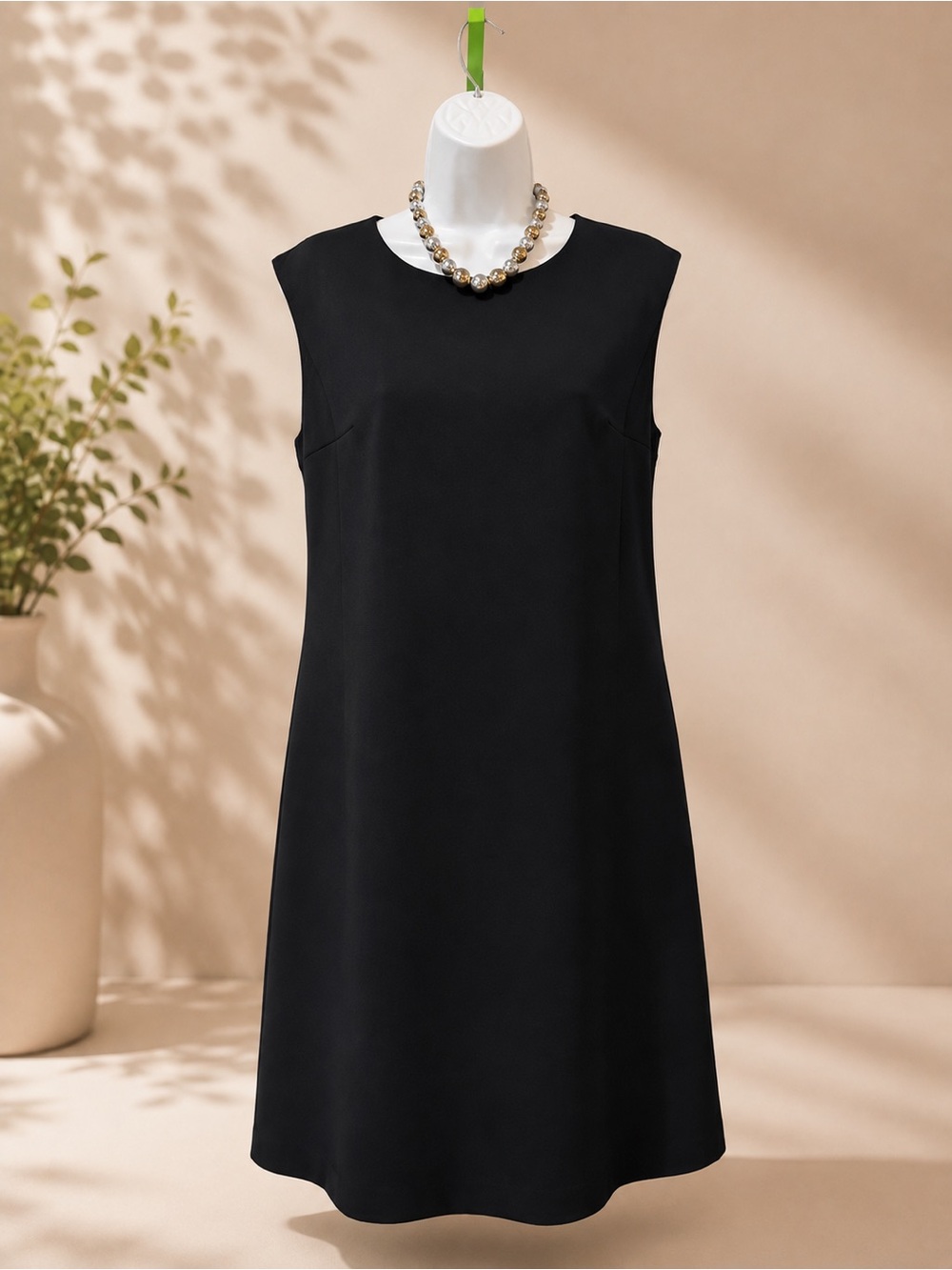 Donna Rico - Classic Black Sleeveless A-Line Dress